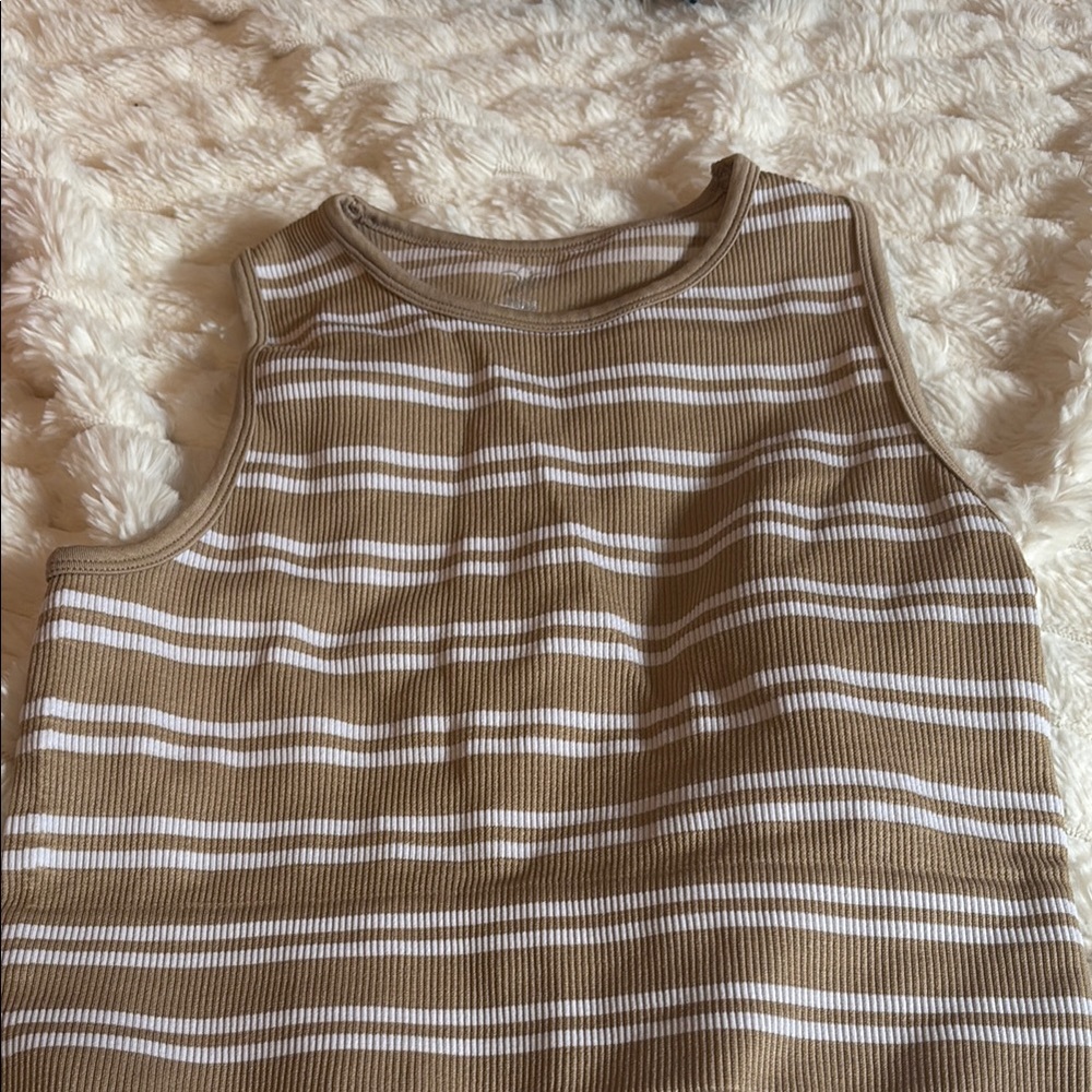 women’s crop tank top